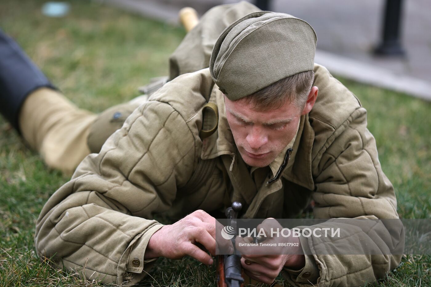 Реконструкция боя в День освобождения Краснодара от немецко-фашистских захватчиков 