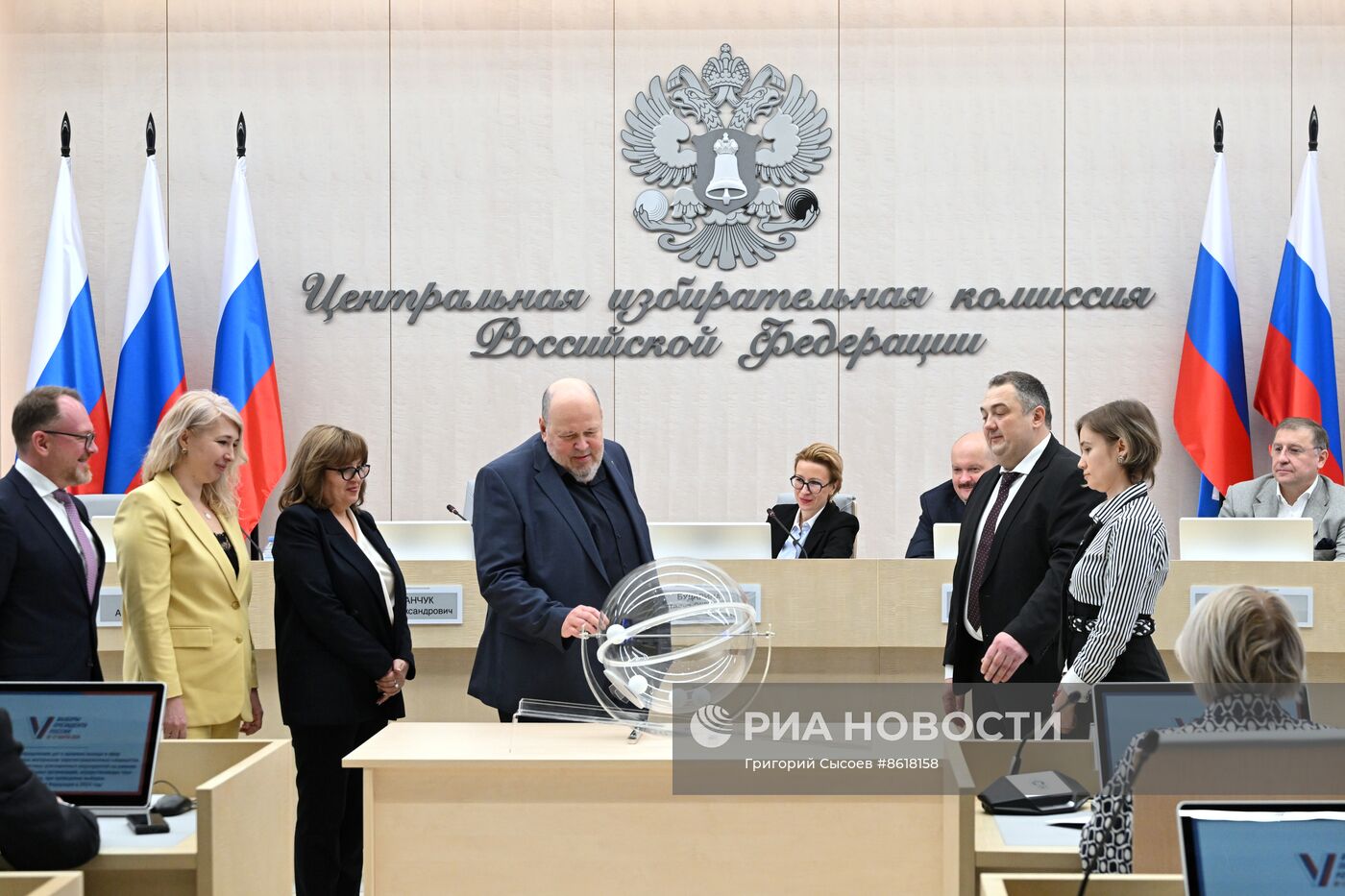 Жеребьевка по бесплатному эфирному времени для агитации кандидатов на выборах президента РФ 
