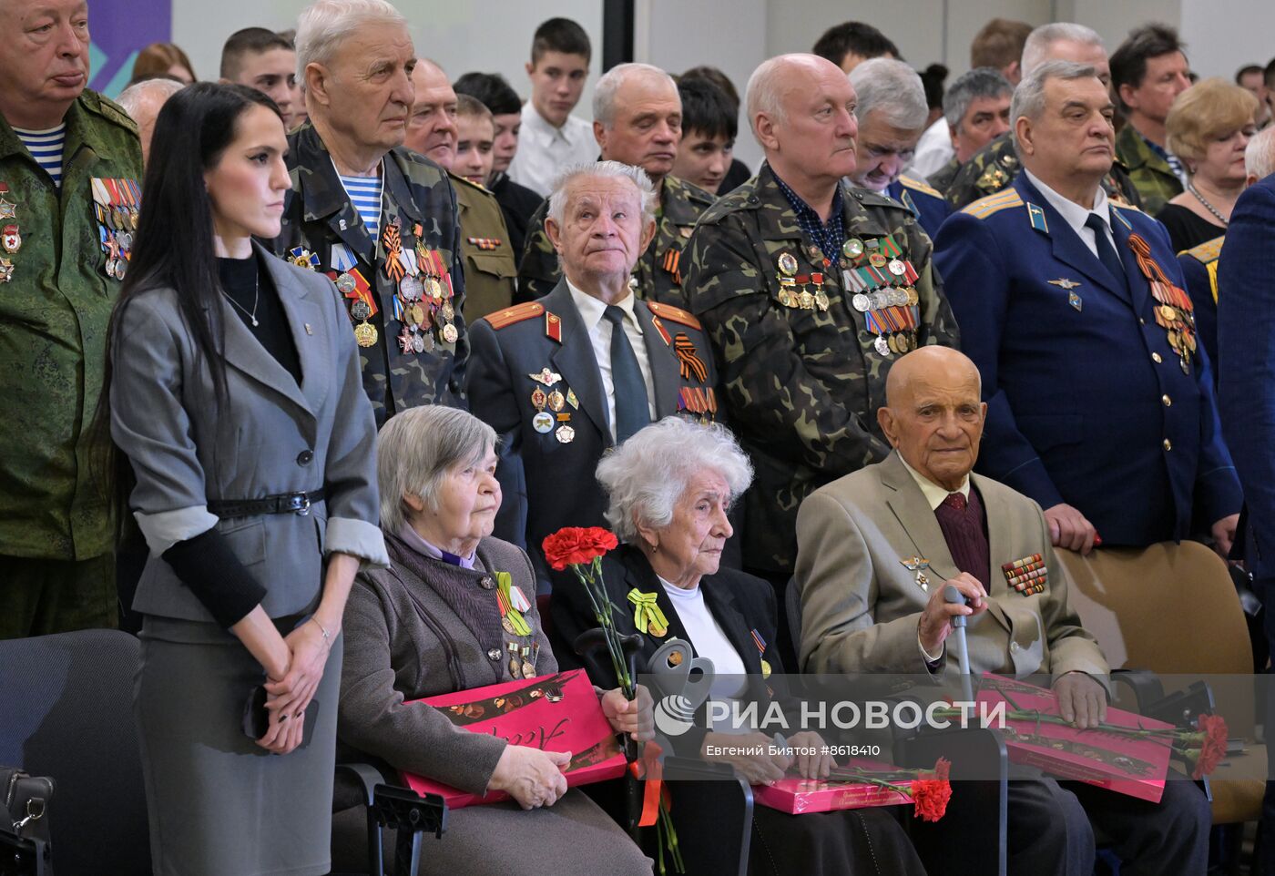 Торжественный старт акции "Знамя Победы" в Луганске