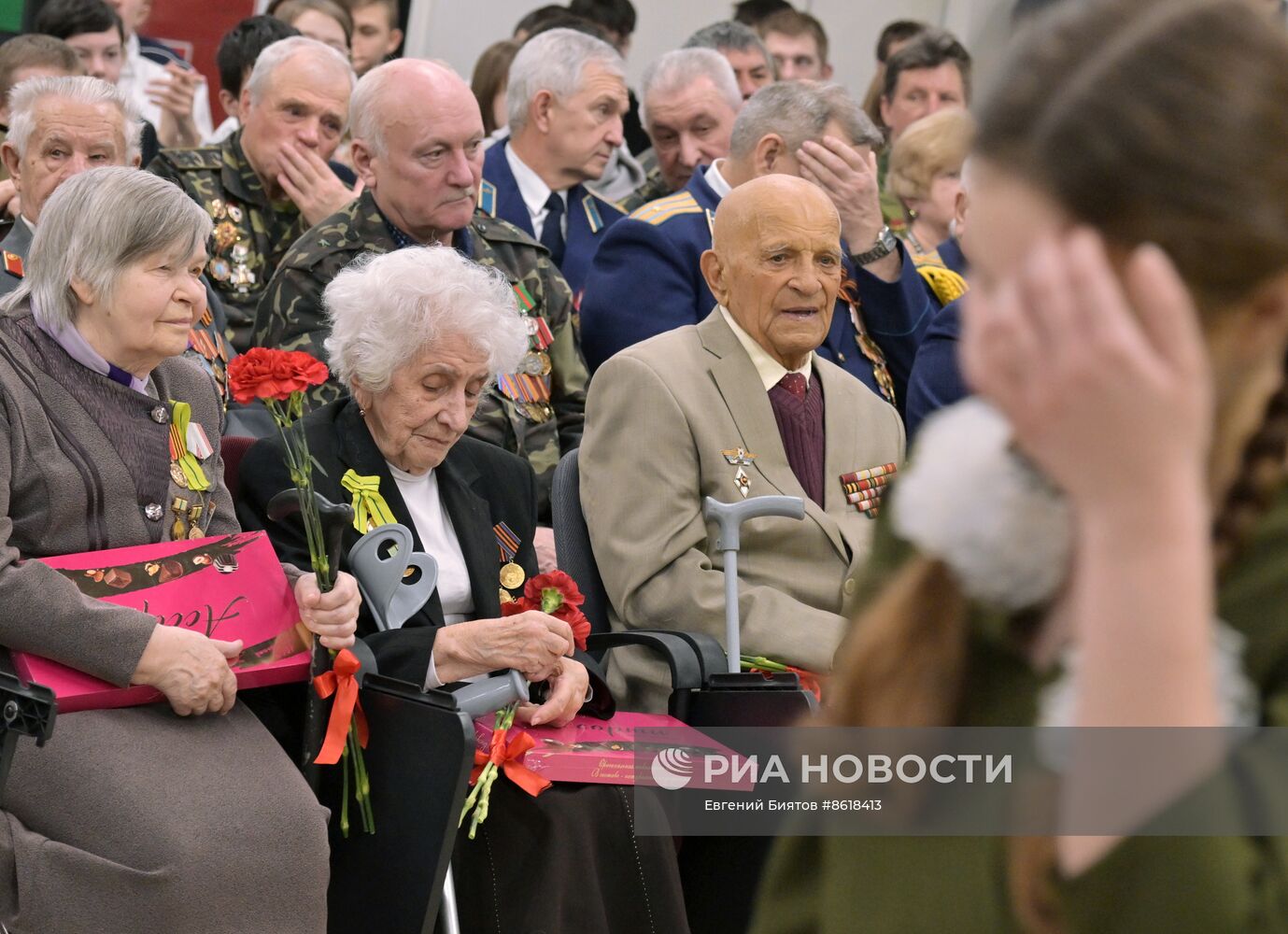 Торжественный старт акции "Знамя Победы" в Луганске