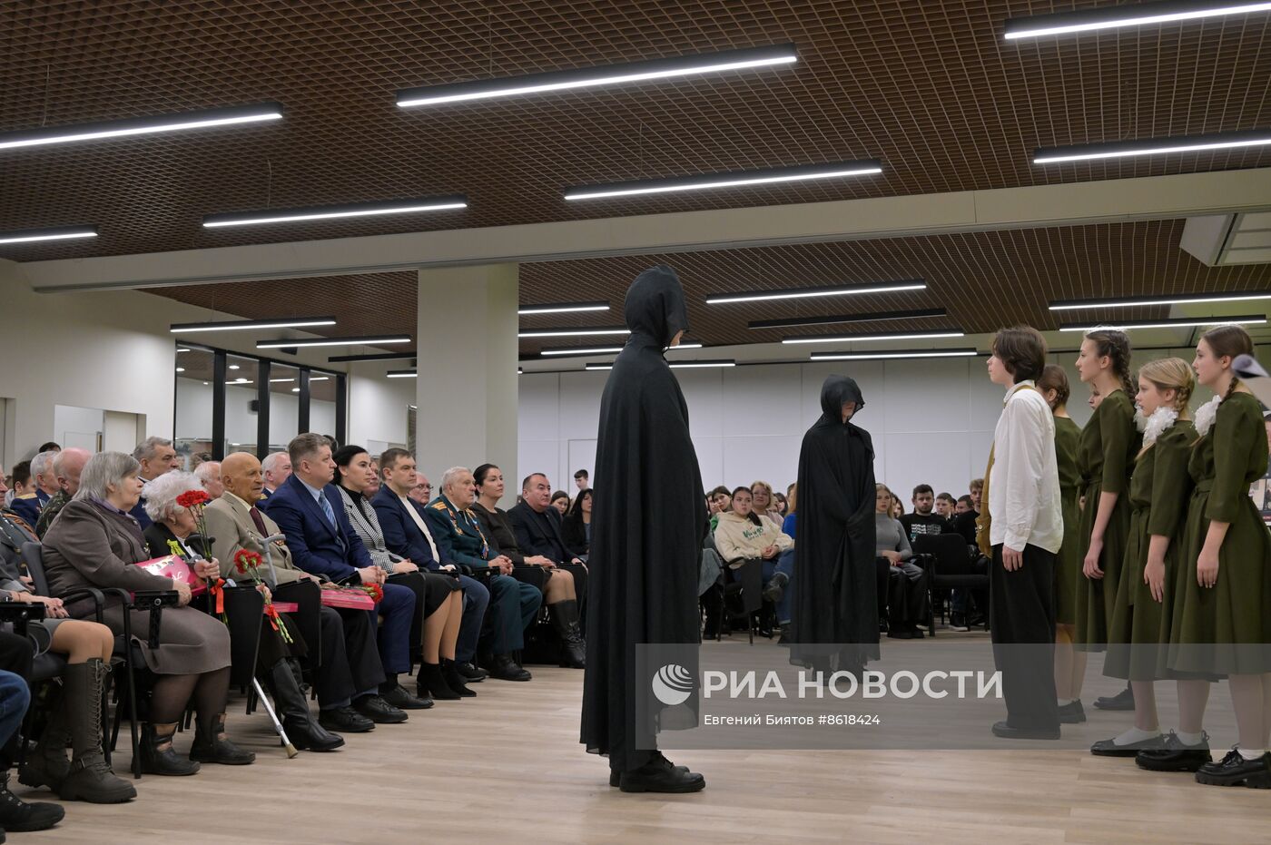 Торжественный старт акции "Знамя Победы" в Луганске