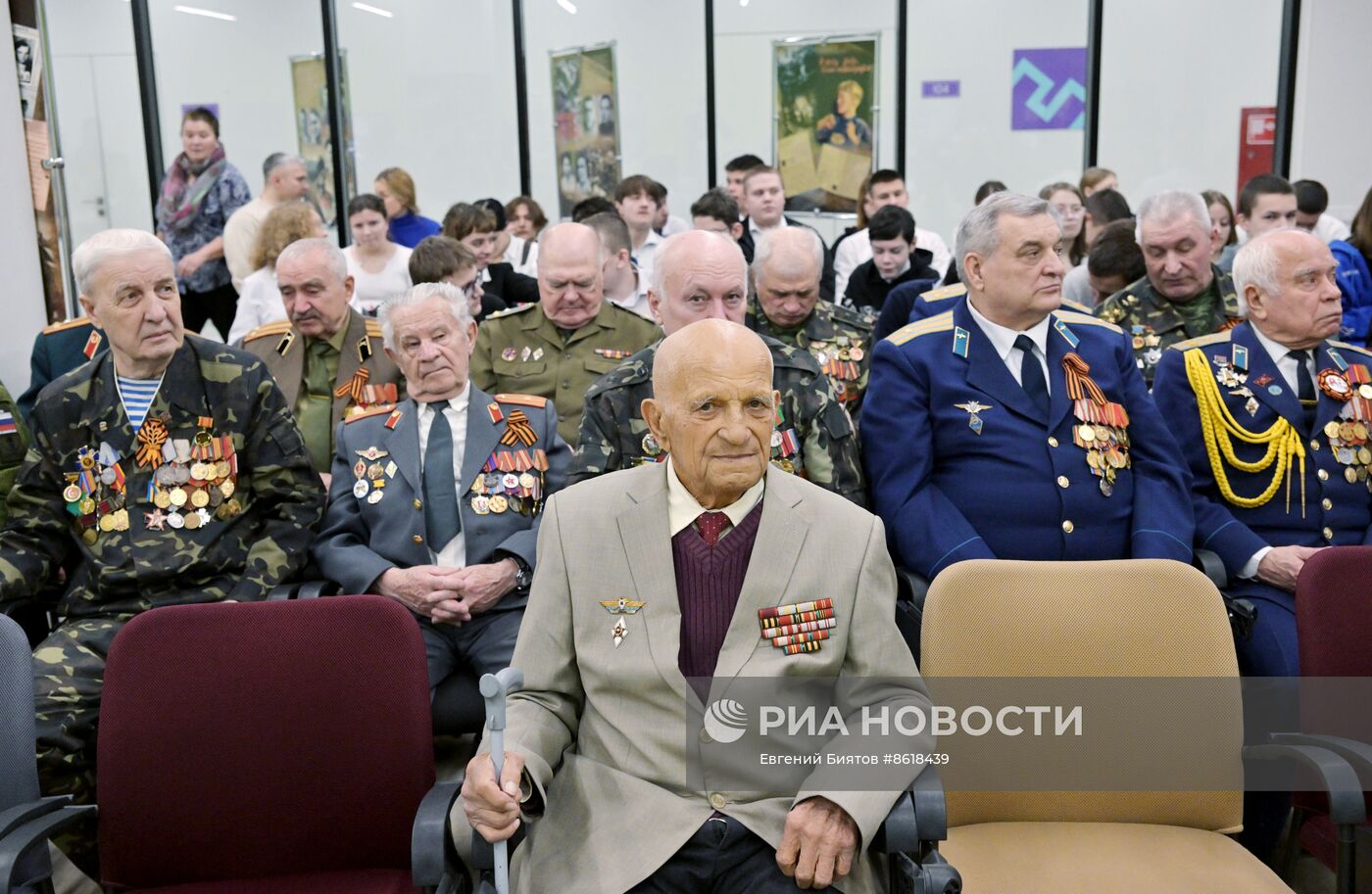 Торжественный старт акции "Знамя Победы" в Луганске