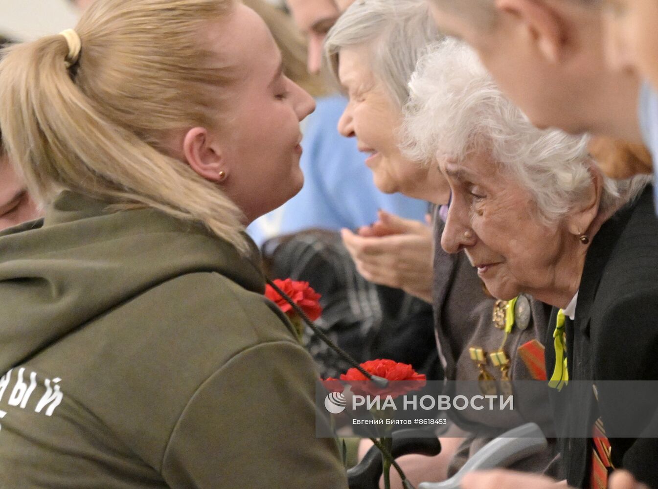 Торжественный старт акции "Знамя Победы" в Луганске