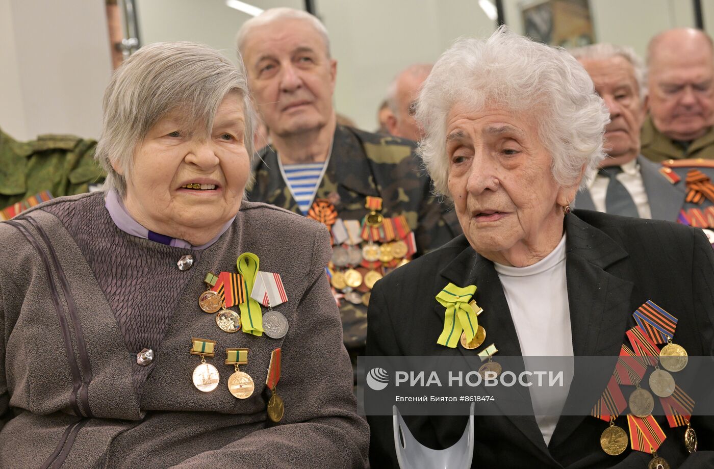 Торжественный старт акции "Знамя Победы" в Луганске