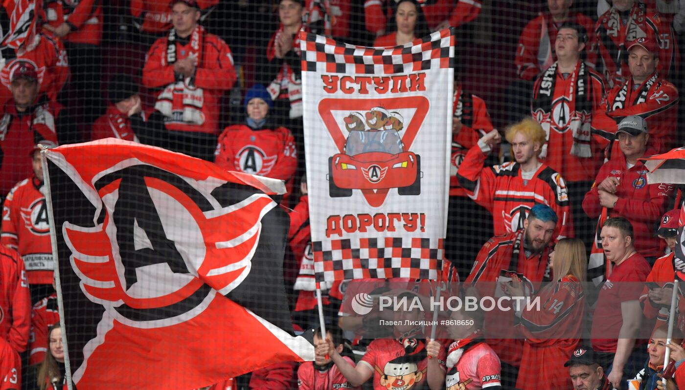Хоккей. КХЛ. Матч "Автомобилист" - "Динамо" (Москва)