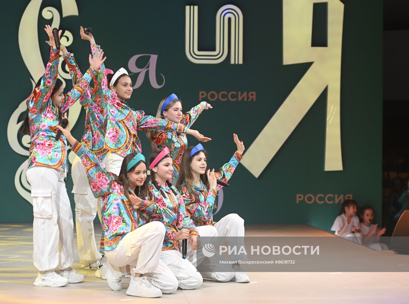 Выставка "Россия". Концерт лауреатов "Агутин разных лет"