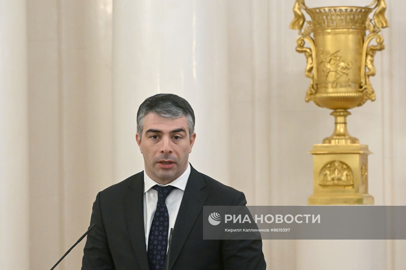 Гашение почтовой марки, посвященной изображениям зданий российских диппредставительств
