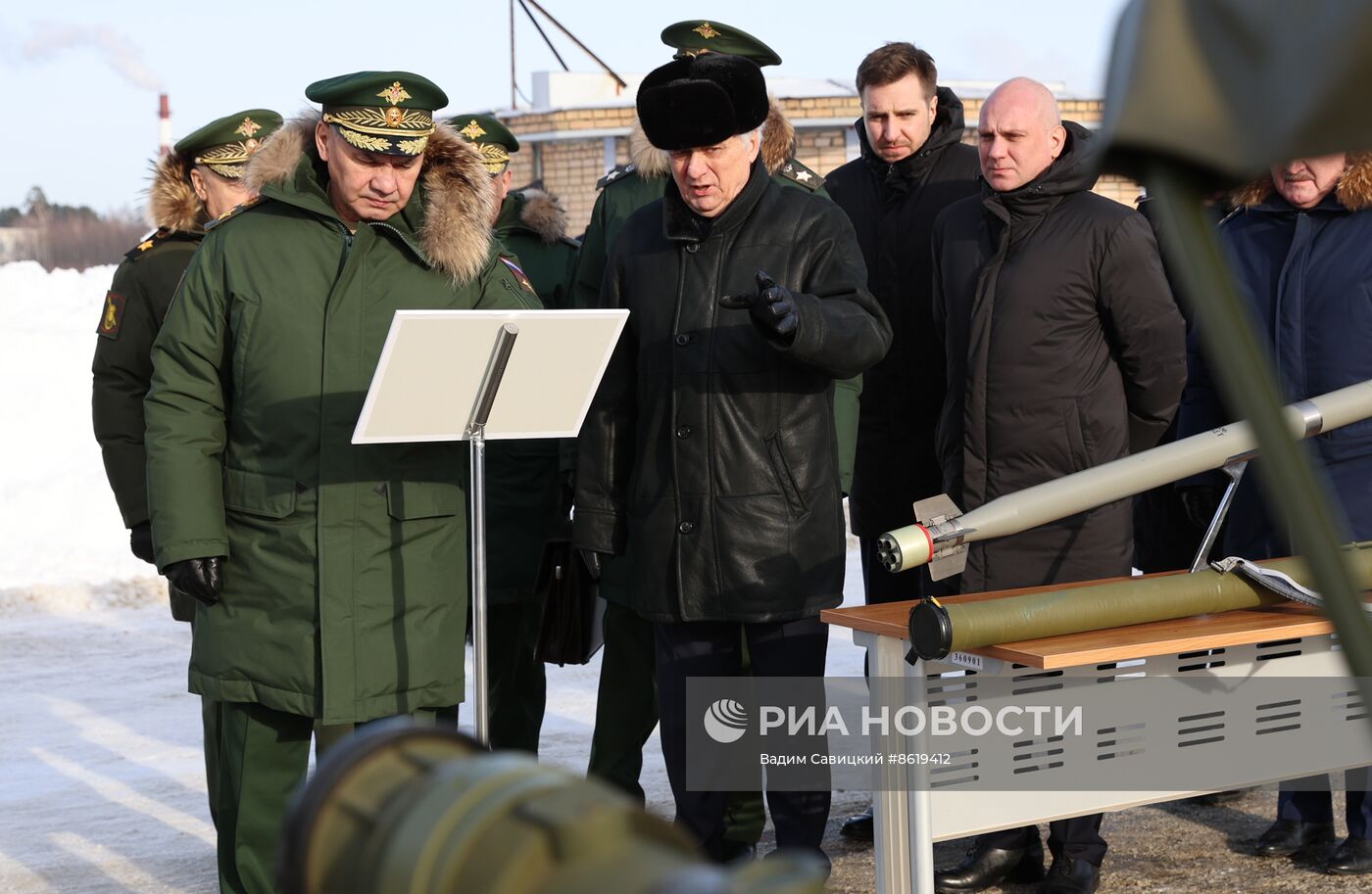 Министр обороны РФ С. Шойгу проверил выполнение госзаказа по производству ракетных комплексов