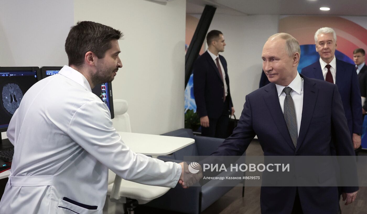 Президент РФ В. Путин посетил ГБУЗ "Научно-практический клинический центр диагностики и телемедицинских технологий