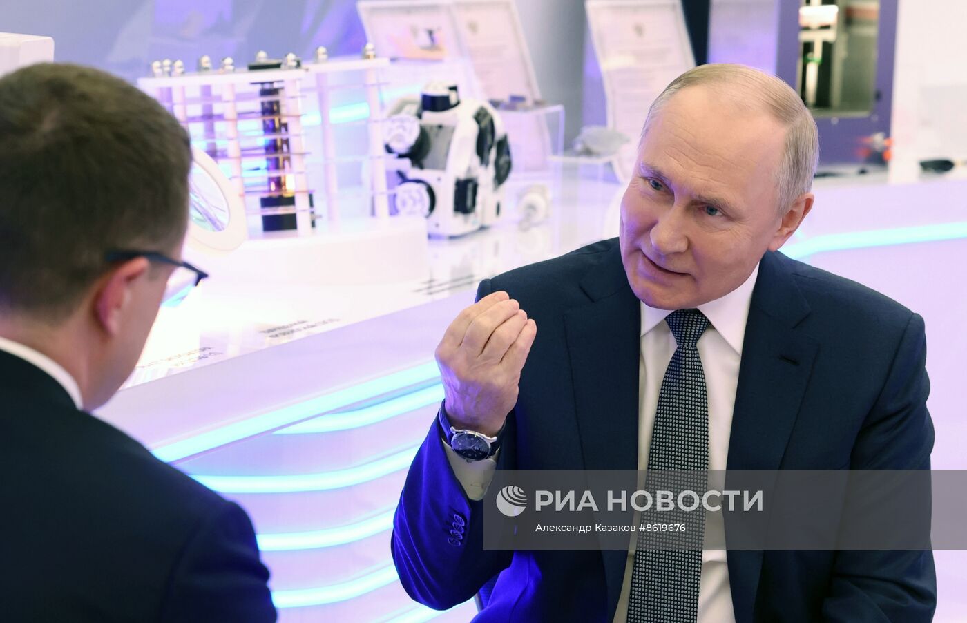 Президент РФ В. Путин ответил на вопросы журналиста П. Зарубина