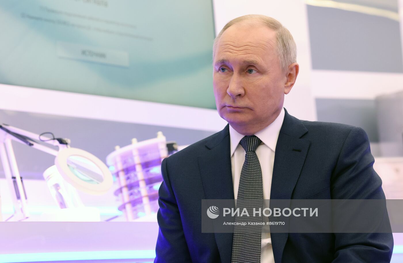 Президент РФ В. Путин ответил на вопросы журналиста П. Зарубина