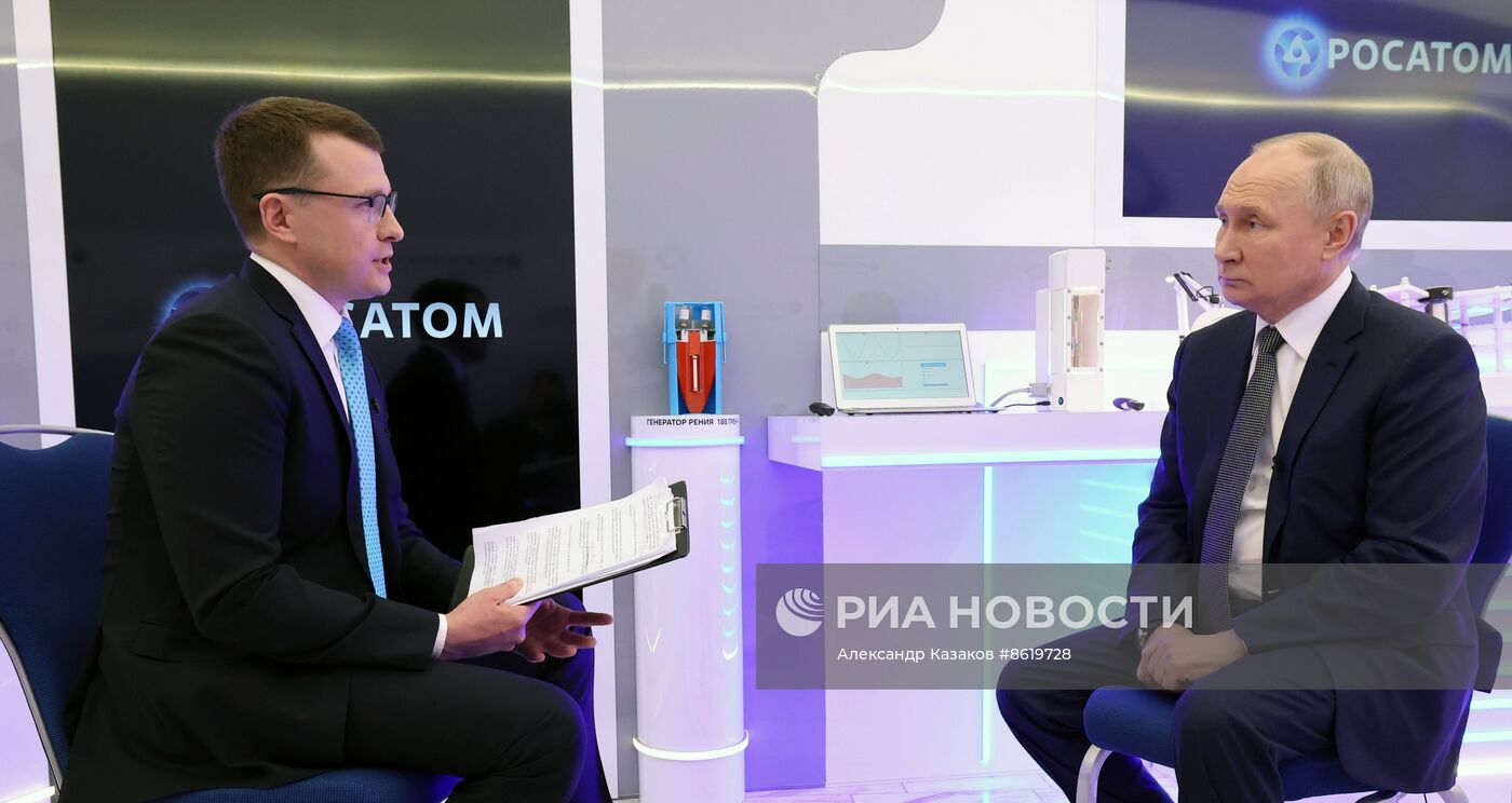 Президент РФ В. Путин ответил на вопросы журналиста П. Зарубина