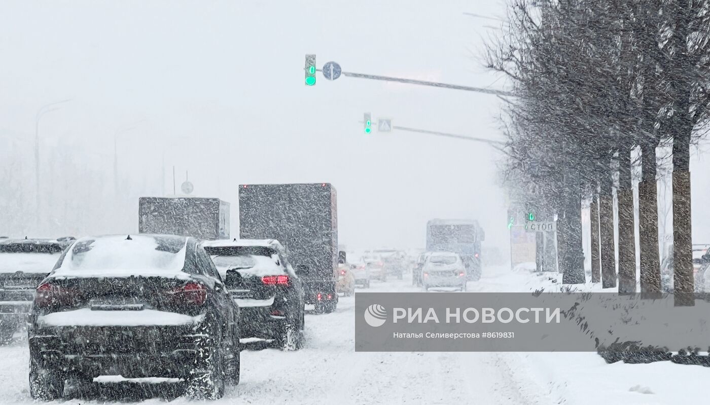 Снег в Москве
