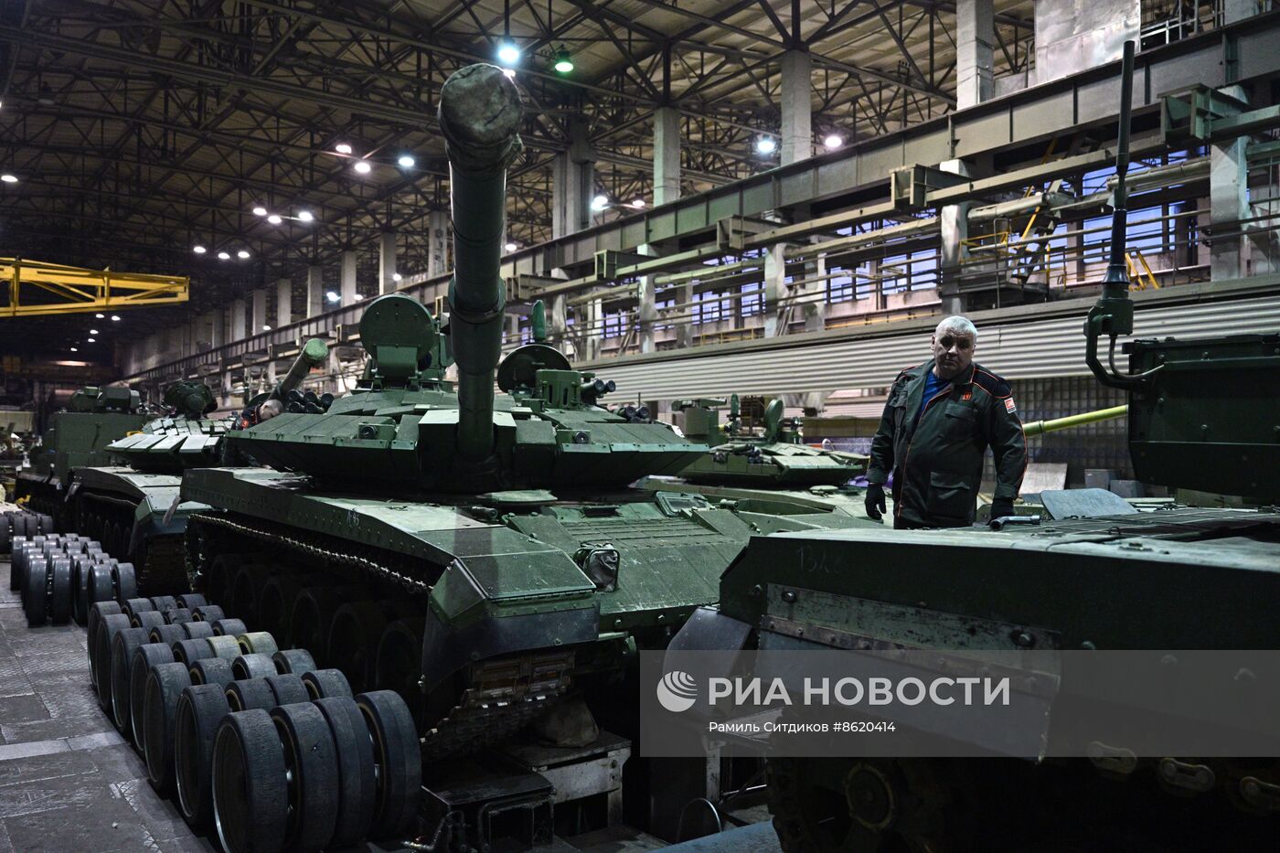 Производство танков на "Уралвагонзаводе"