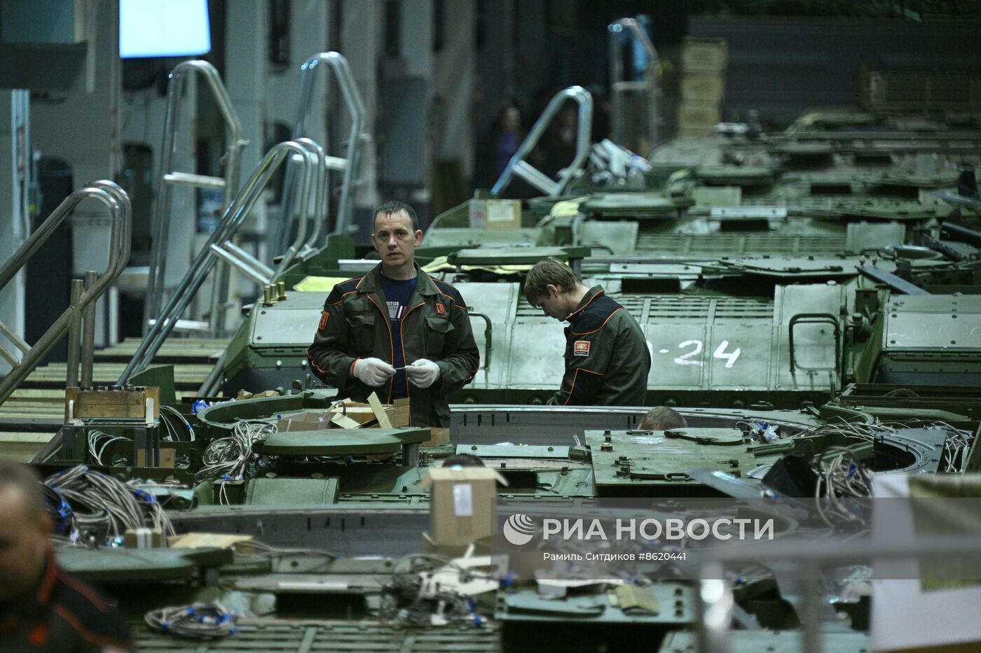 Производство танков на "Уралвагонзаводе"