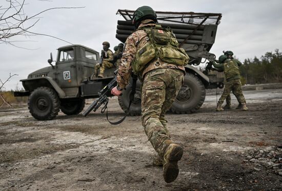 Работа расчетов РСЗО "Град" ЦВО на Краснолиманском направлении