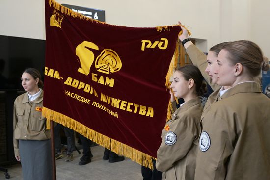 Церемония передачи памятного знамени в честь 50-летия БАМа