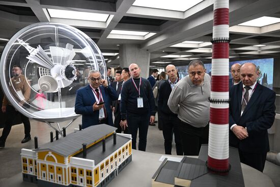 Выставка "Россия". Экскурсия для иностранных участников форума "За свободу наций!"