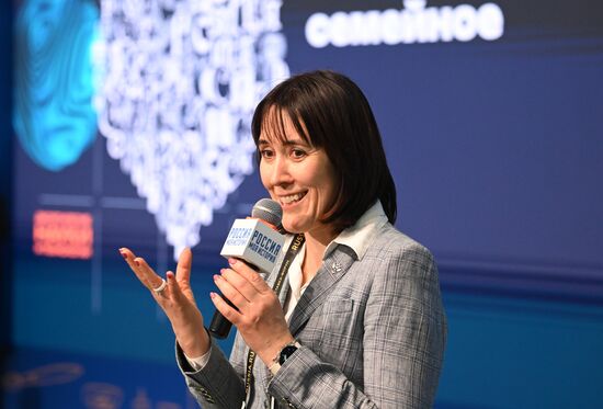 Выставка "Россия". Дискуссия "Наука – дело семейное"