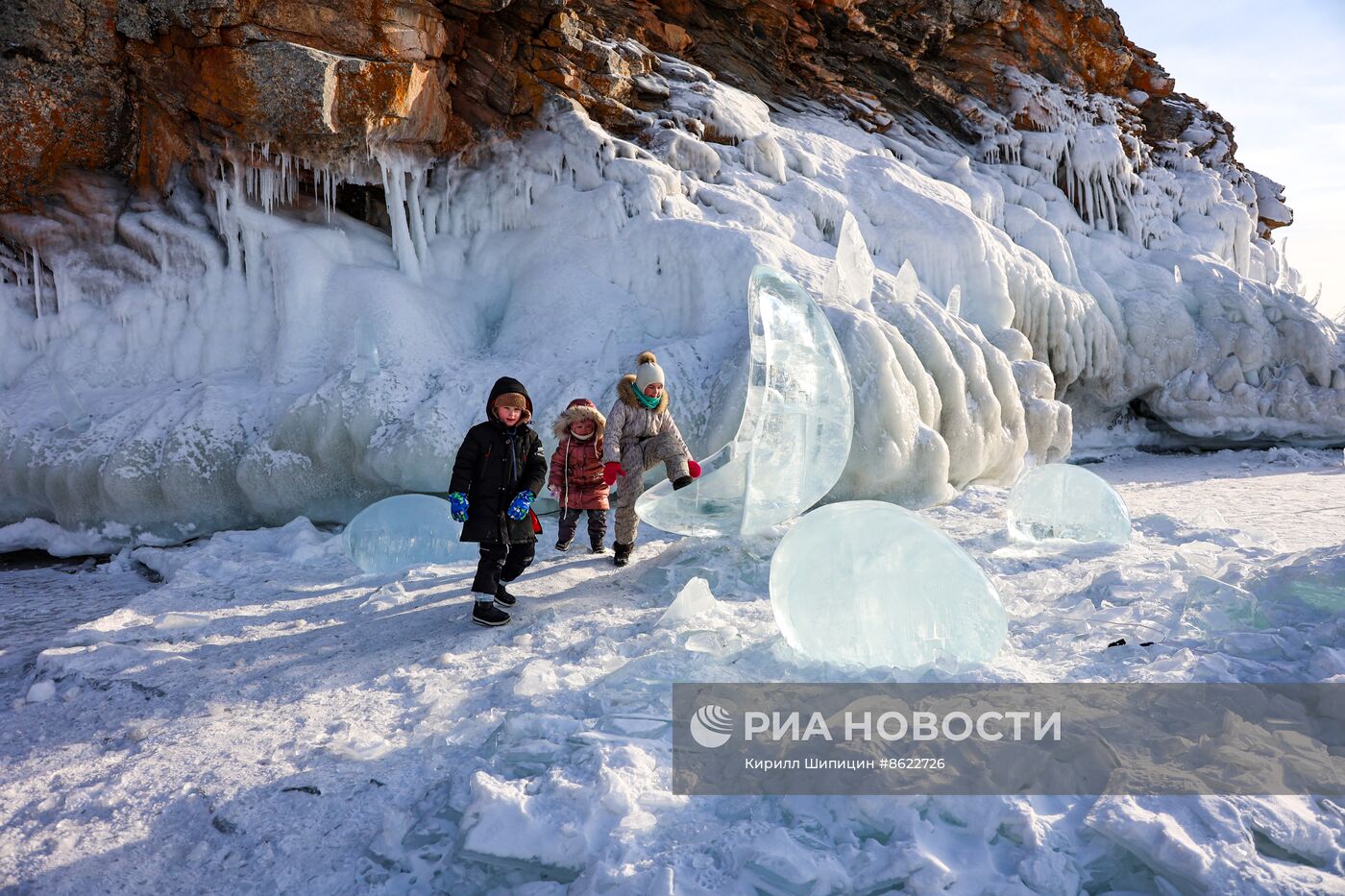 Международный фестиваль ледовых скульптур "Olkhon Ice Park"