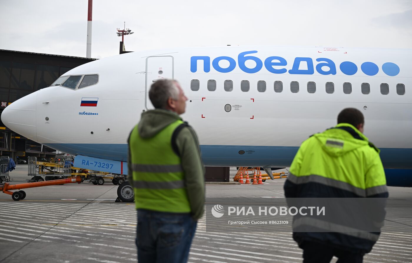 Первый рейс самолета авиакомпании "Победа" в новой ливрее