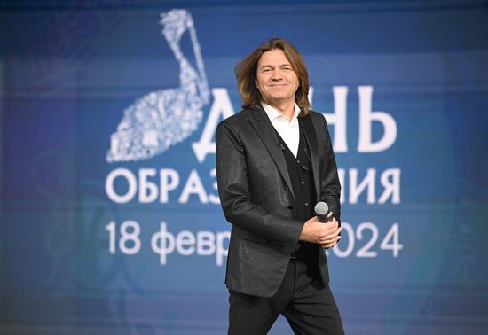 Выставка "Россия". Показ учительской моды