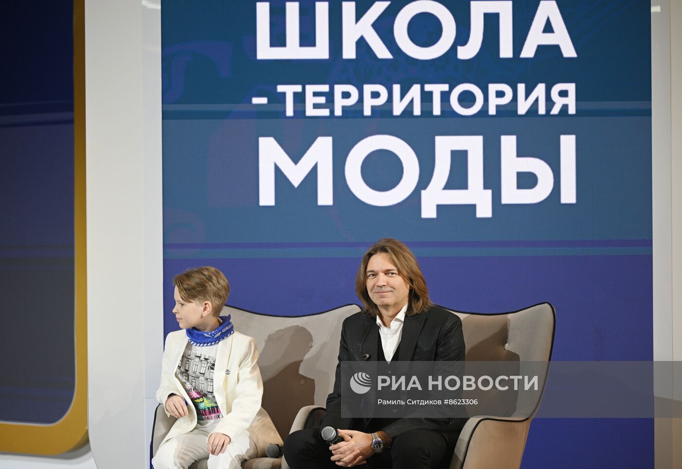 Выставка "Россия". Показ учительской моды