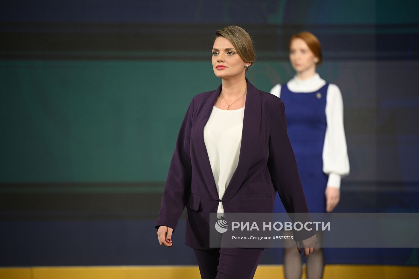 Выставка "Россия". Показ учительской моды
