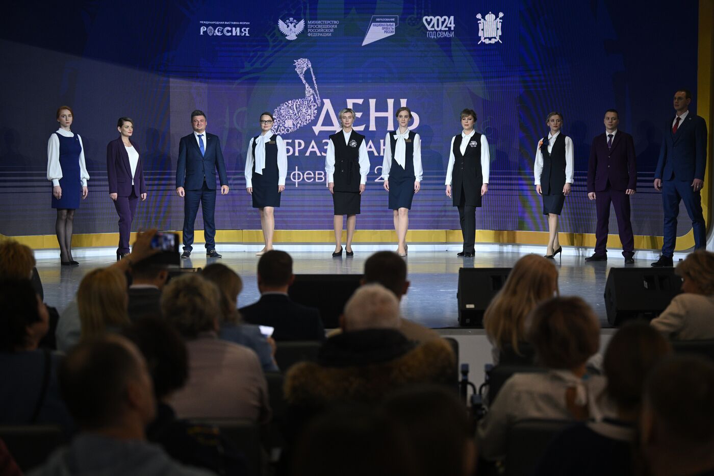 Выставка "Россия". Показ учительской моды