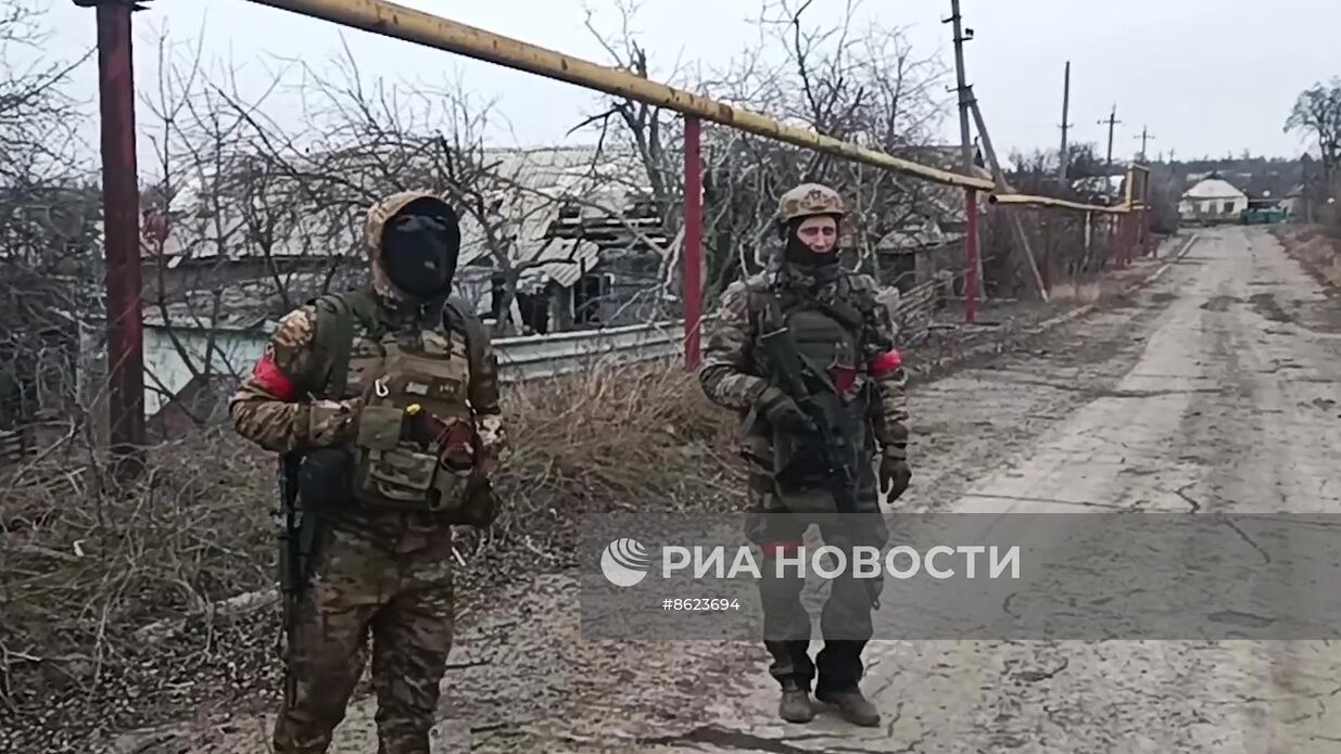 Разминирование дорог и зачистка жилого сектора в Авдеевке