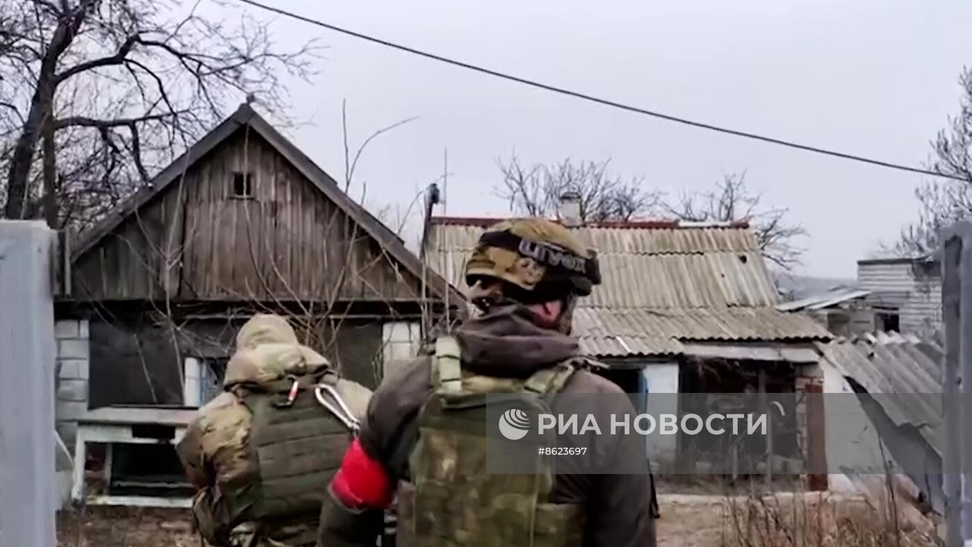 Разминирование дорог и зачистка жилого сектора в Авдеевке