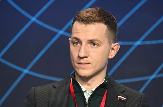 Форум "Сильные идеи для нового времени"