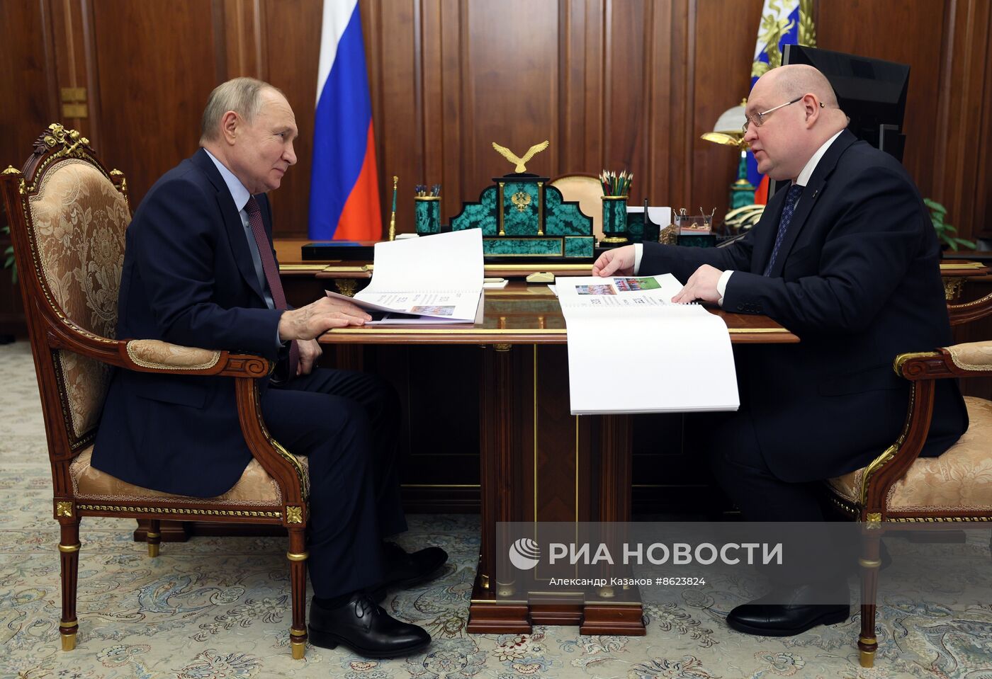 Президент РФ В. Путин встретился с губернатором Севастополя М. Развожаевым