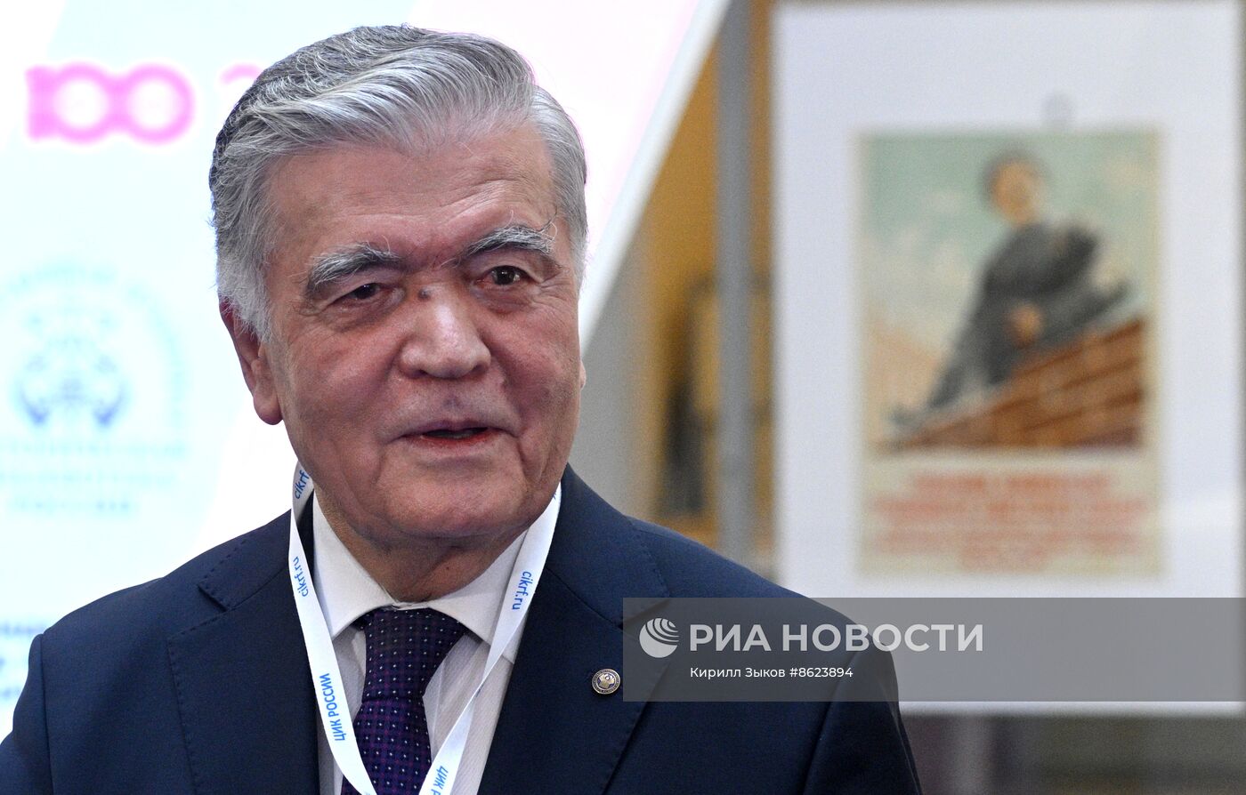 Встреча с представителями Исполнительного комитета СНГ по вопросам организации миссии международного наблюдения на выборах президента РФ 