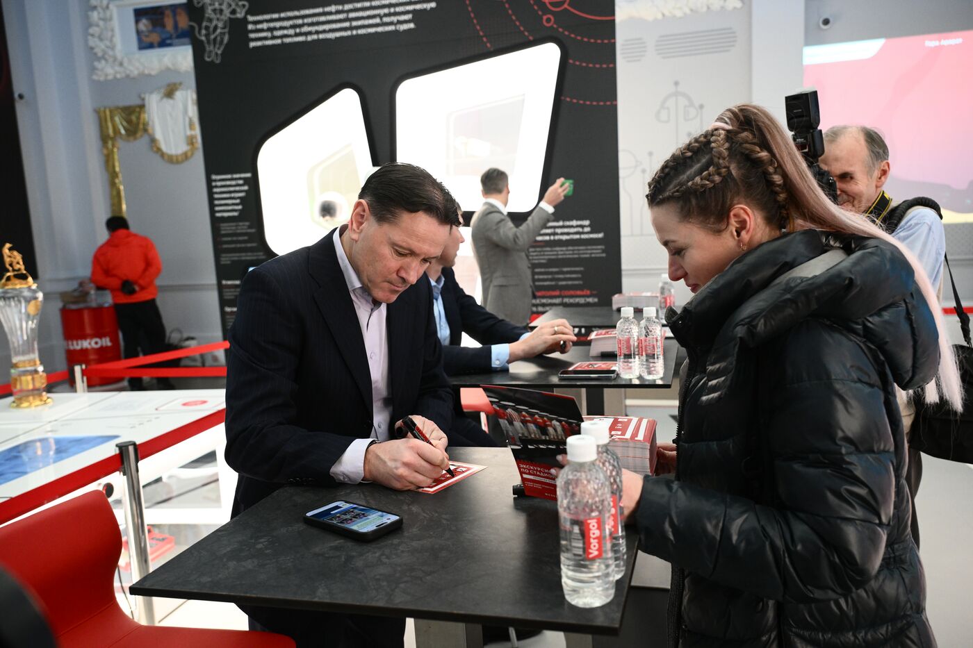 Выставка "Россия". Автограф-сессия с легендами "Спартака"