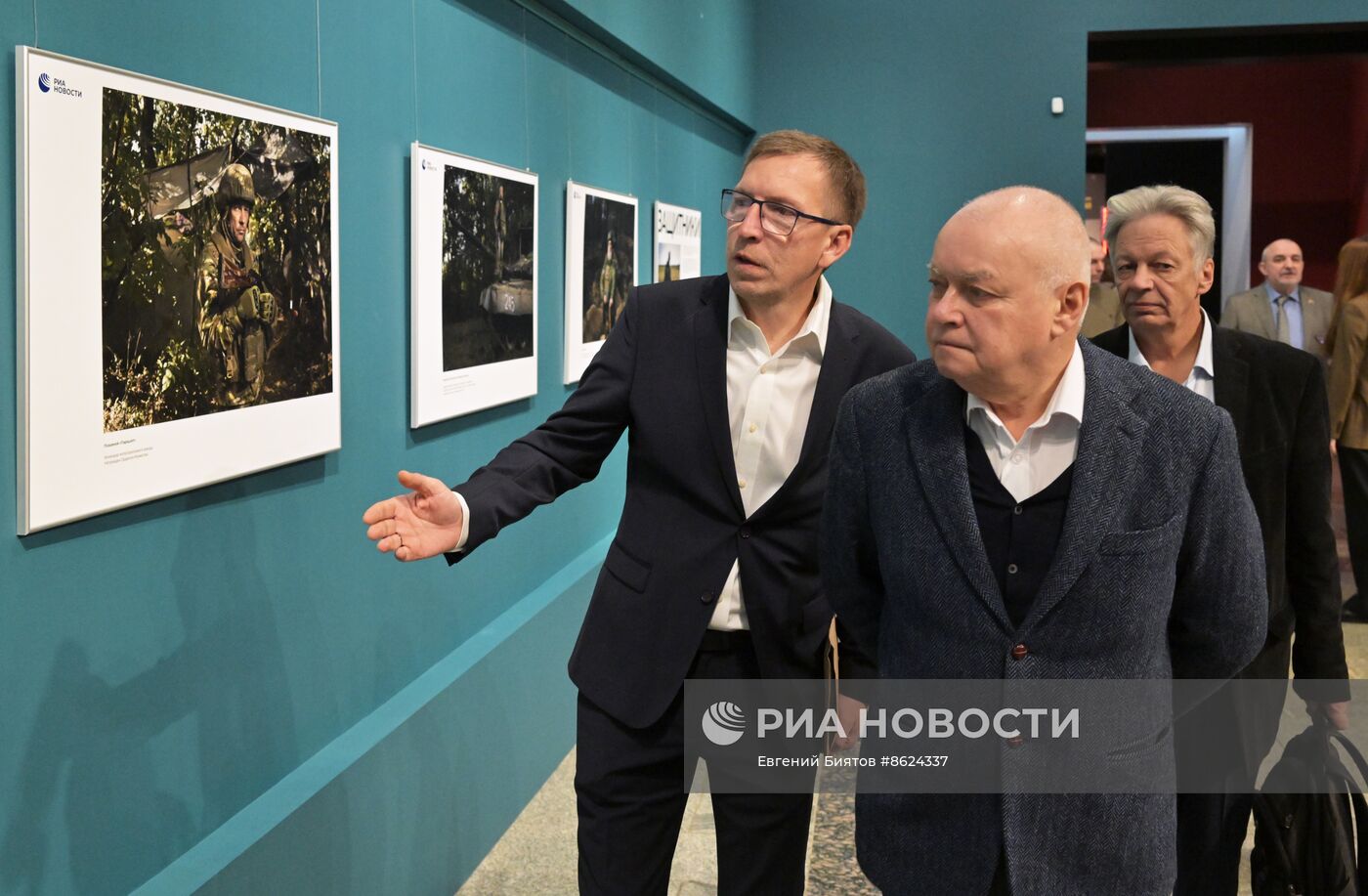 Церемония открытия выставки фотопроекта РИА Новости "Защитники" в Музее Победы