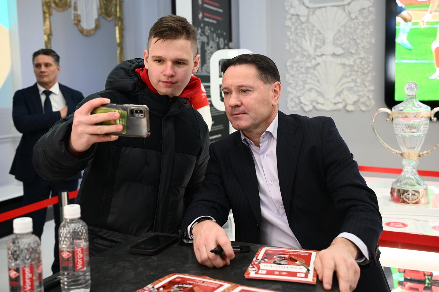 Выставка "Россия". Автограф-сессия с легендами "Спартака"