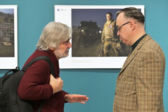 Церемония открытия выставки фотопроекта РИА Новости "Защитники" в Музее Победы