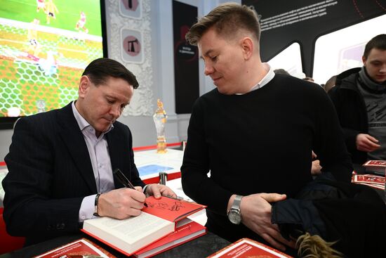 Выставка "Россия". Автограф-сессия с легендами "Спартака"