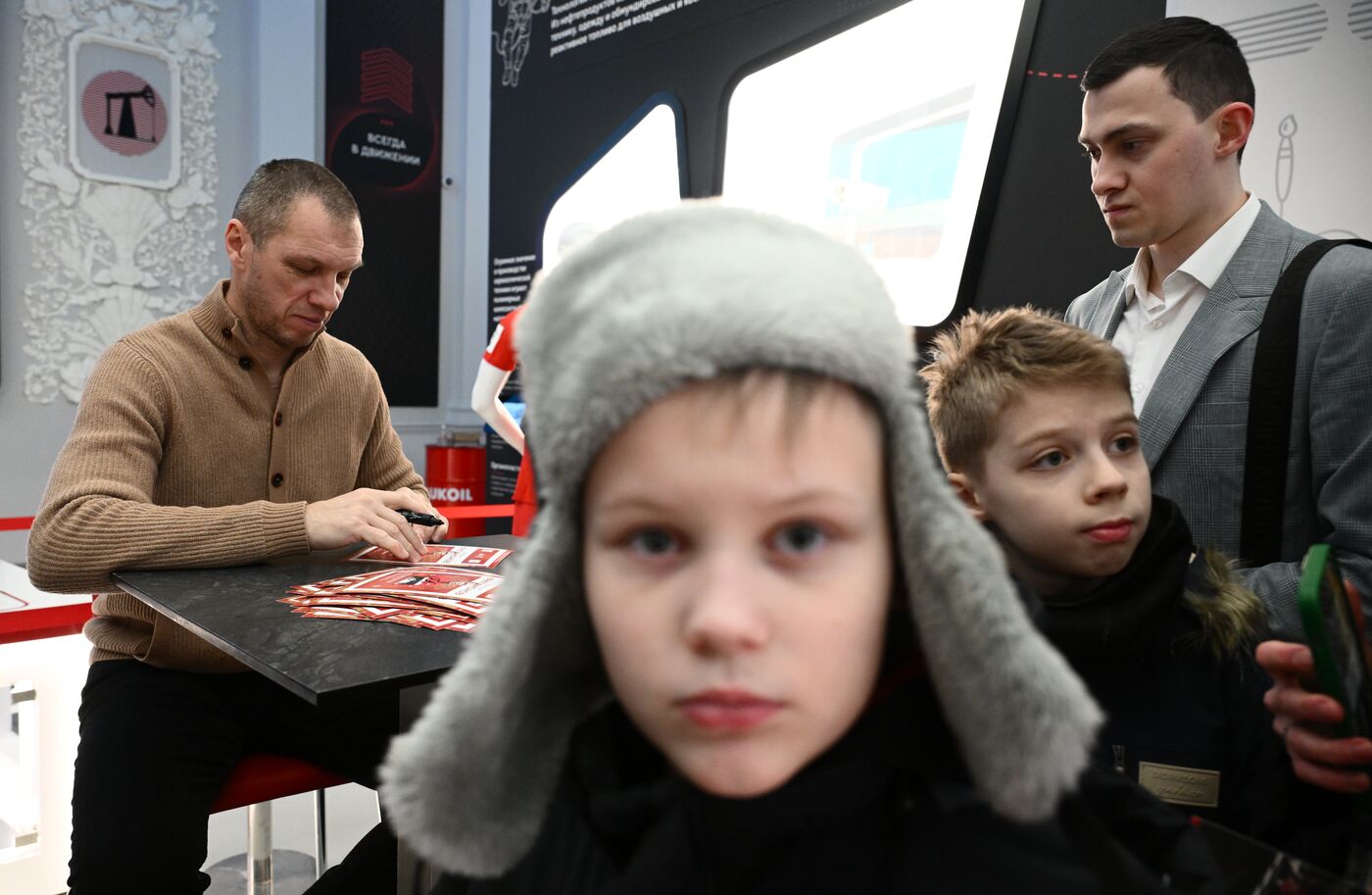 Выставка "Россия". Автограф-сессия с легендами "Спартака"