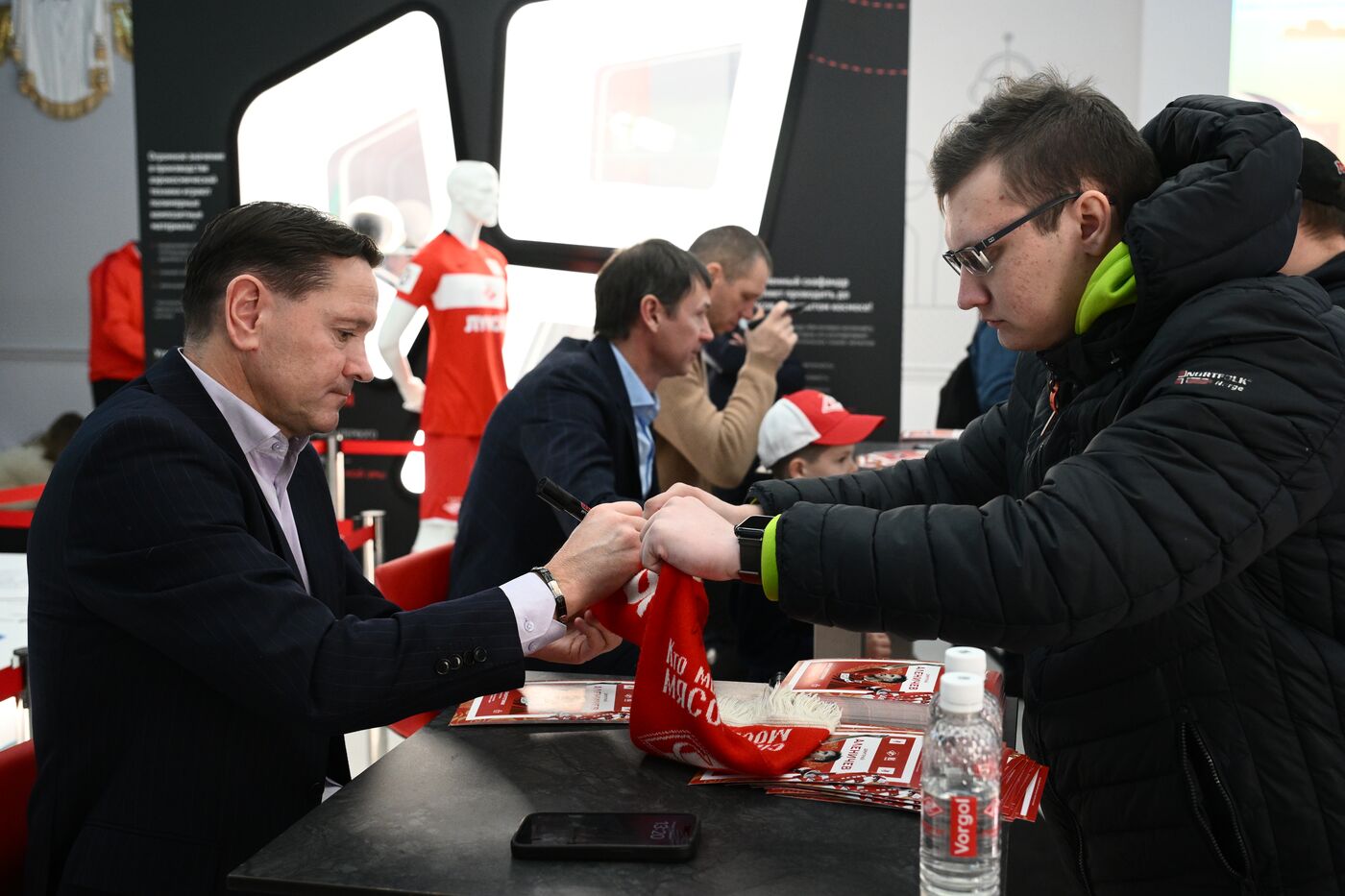 Выставка "Россия". Автограф-сессия с легендами "Спартака"