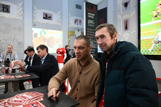 Выставка "Россия". Автограф-сессия с легендами "Спартака"