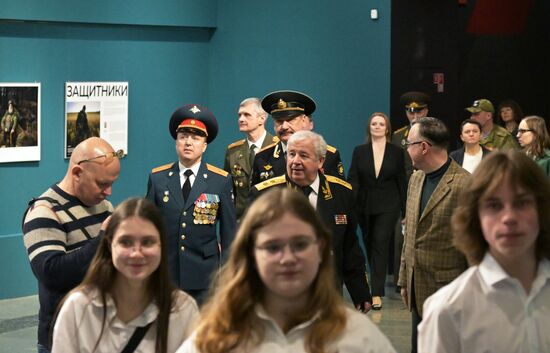 Церемония открытия выставки фотопроекта РИА Новости "Защитники" в Музее Победы