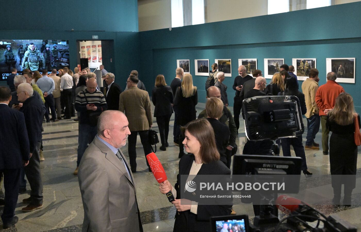 Церемония открытия выставки фотопроекта РИА Новости "Защитники" в Музее Победы