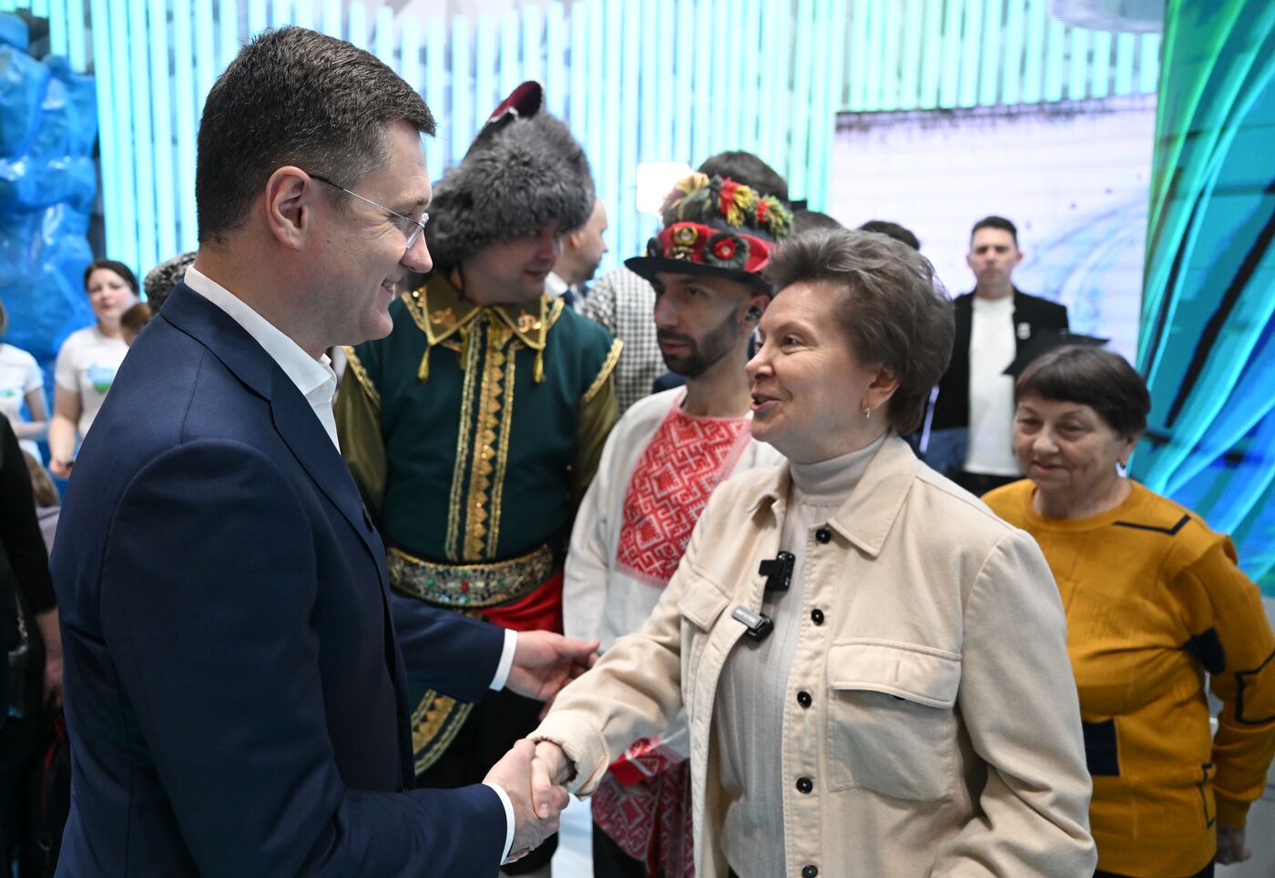 Выставка "Россия". Зампред правительства РФ А. Новак осмотрел выставочные экспозиции регионов