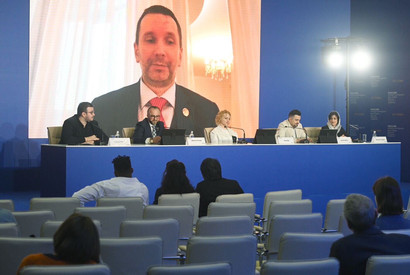 Выставка "Россия". Презентация общественного онлайн-проекта "Искусство без границ"