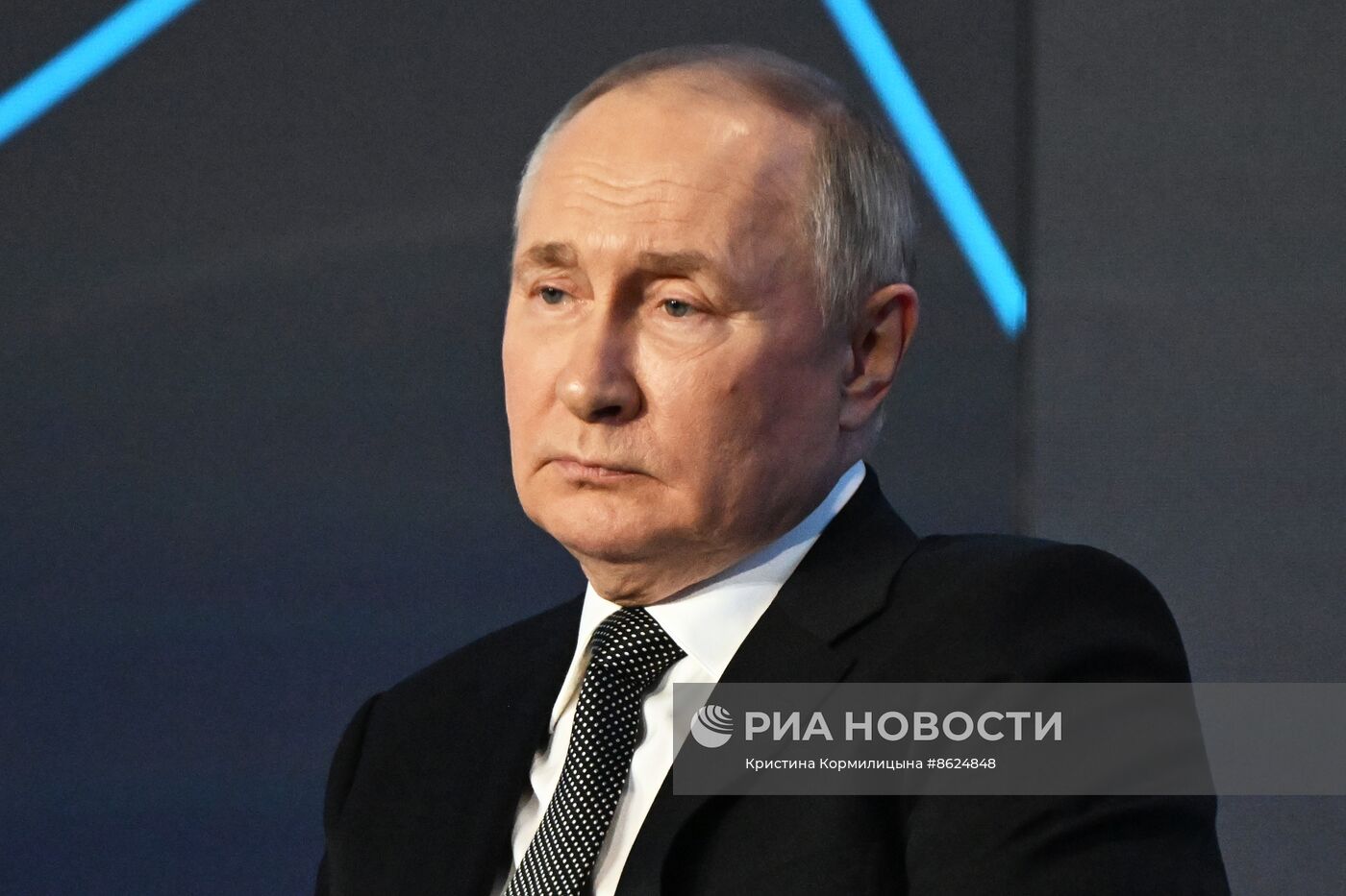 Президент РФ В. Путин принял участие в форуме "Сильные идеи для нового времени"