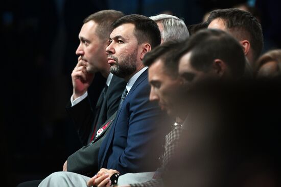 Президент РФ В. Путин принял участие в форуме "Сильные идеи для нового времени"