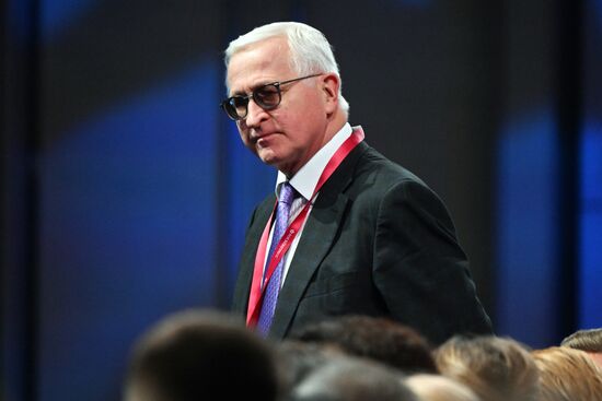 Президент РФ В. Путин принял участие в форуме "Сильные идеи для нового времени"