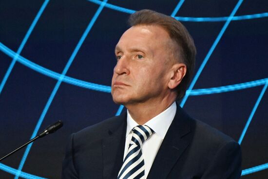 Президент РФ В. Путин принял участие в форуме "Сильные идеи для нового времени"